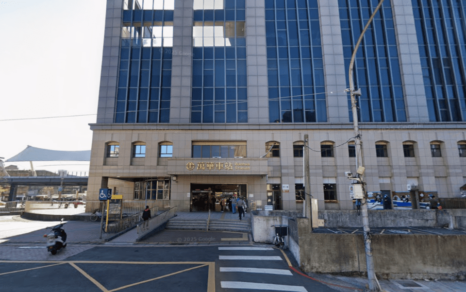 匯聚愛心照亮萬華  臺北凱達x臺鐵聯手打造聖誕愛心市集