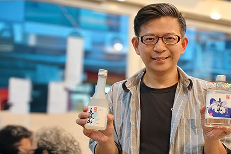 長岐山望族王尚振家族傳承四代匠心 王詩傑以「43度精釀燒酒」榮獲2024舊金山世界烈酒大賽銀牌 馬祖2025藝術島再現酒藝風華 長岐山望族王尚振家族傳承四代匠心 王詩傑以「43度精釀燒酒」榮獲2024舊金山世界烈酒大賽銀牌 馬祖2025藝術島再現酒藝風華